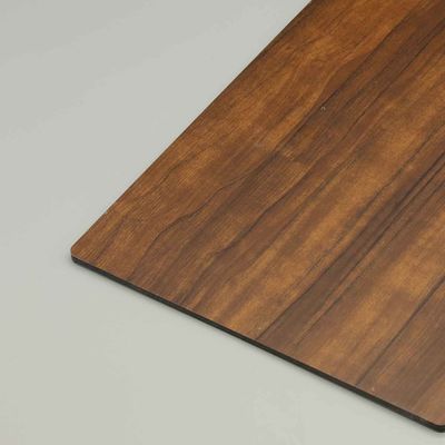Panel kompozytowy ACP 4mm z drewnianym wzorem do produkcji szyldów i okładzin ściennych