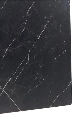 Odporny na zarysowania panel z marmuru i aluminium.