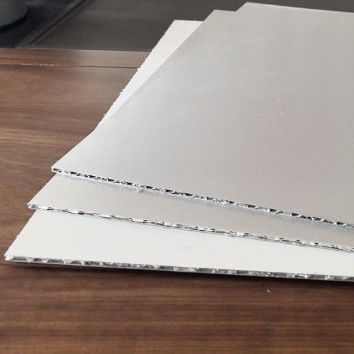 2.0mm grubość Aluminiowe płyty faliste Doskonała izolacja termiczna i dźwiękowa